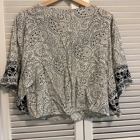 American eagle medium black and white top - Picture 2 of 4